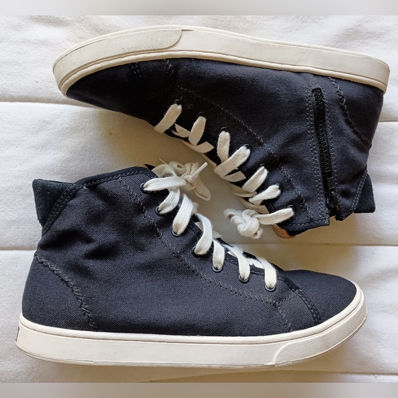 Olukai Stylish Black High-Top Sneakers_10 - Picture 8 of 8